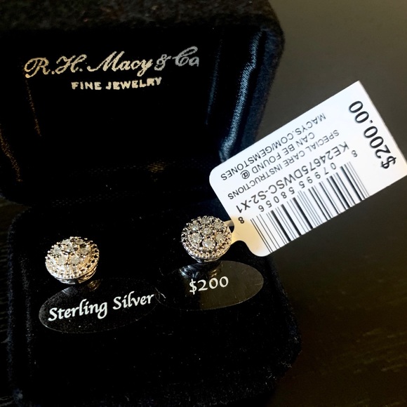 NWT Macy’s Diamond Cluster Stud Earrings (1/10 ct) - Picture 4 of 7